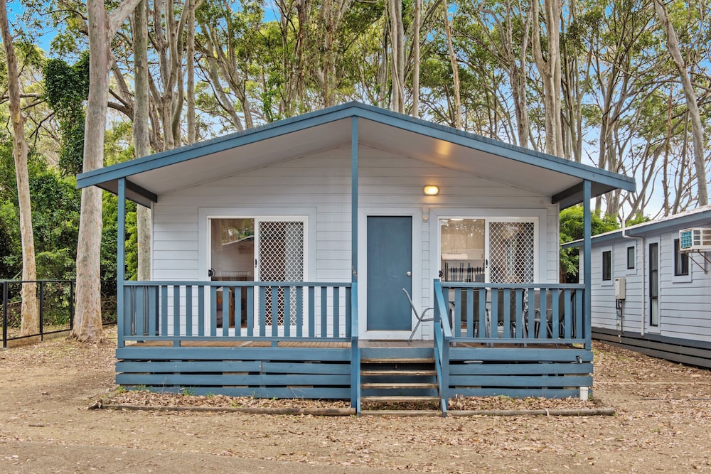 Deluxe 3 Bedroom Cabin - Sleeps 8 - Photo 2