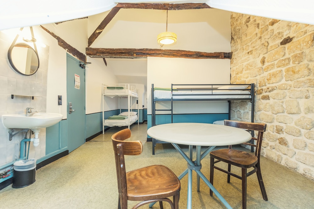 Bed in 6-Bed Dormitory Room, Shared Bathroom photo 2