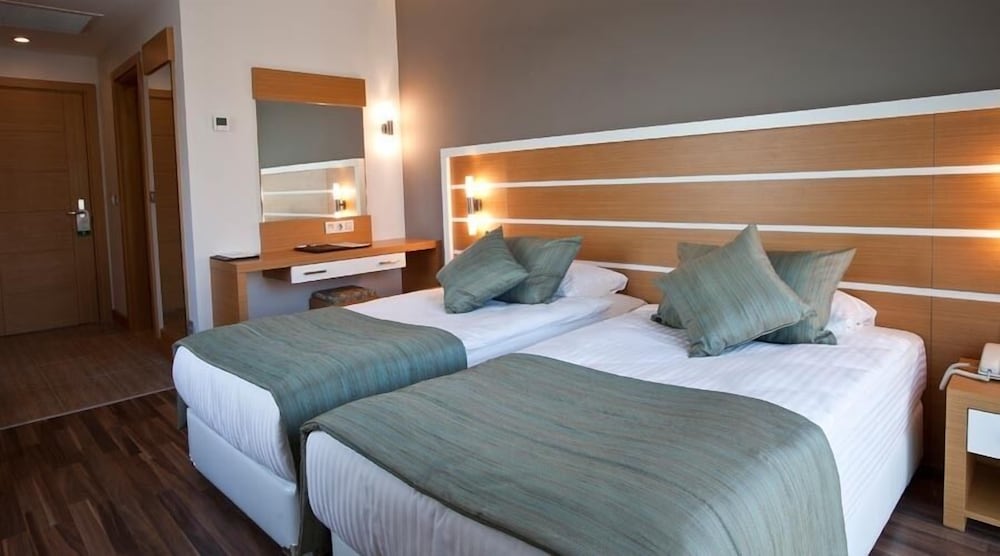 Standard Double or Twin Room photo 3