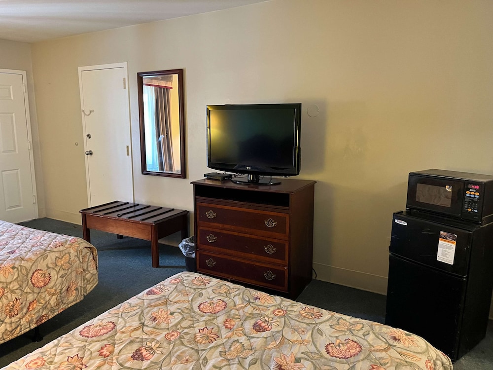 Deluxe Room, 2 Queen Beds, Accessible, Non Smoking - Photo 3