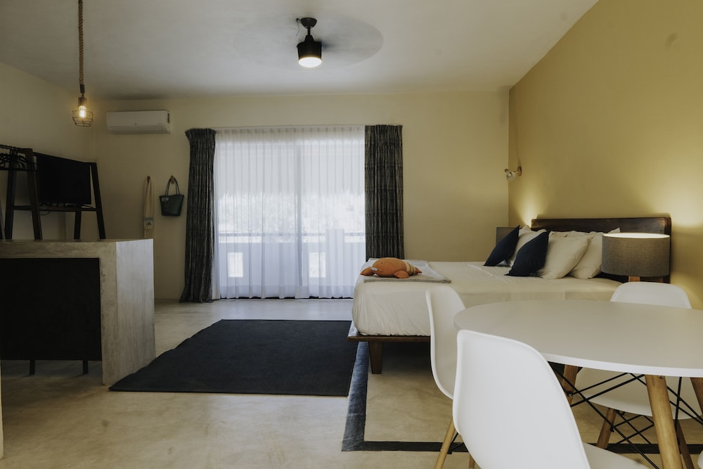 Deluxe Studio Suite