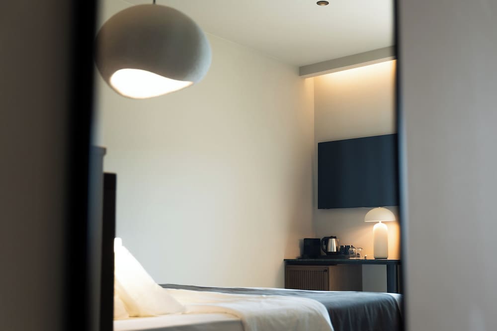 Deluxe Suite with Panoramic Sea View - Photo 4