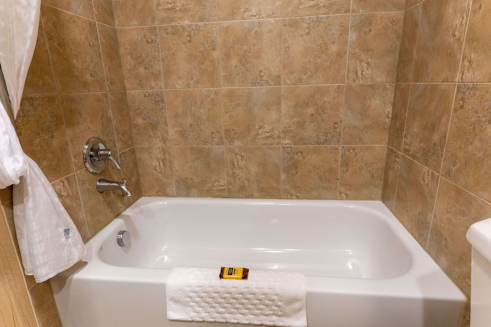Family Suite, 2 Queen Beds, Non Smoking, Refrigerator & Microwave (with Sofabed) - Photo 5