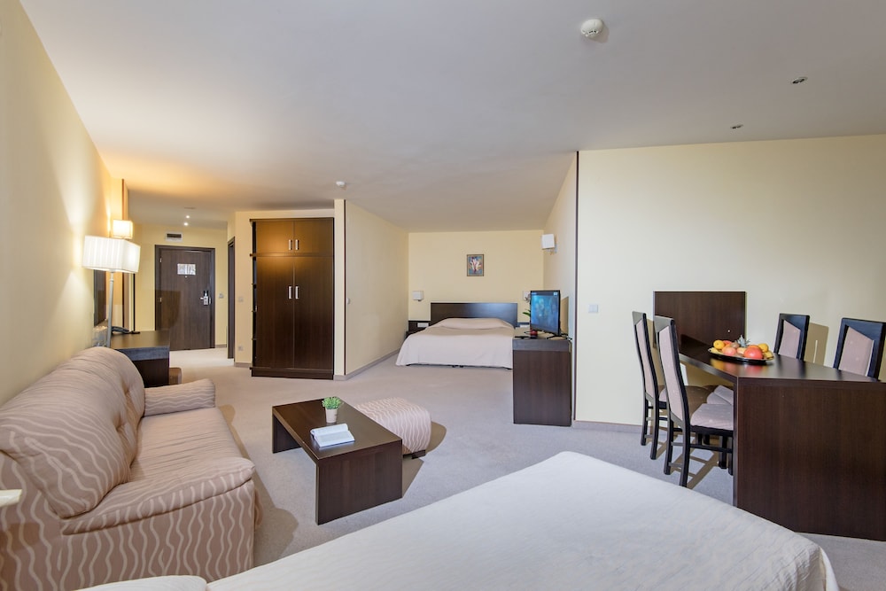 Deluxe Studio Suite photo 2