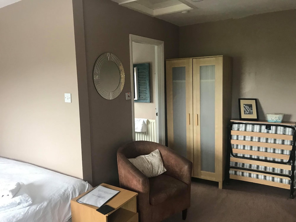 Twin Room, Ensuite, Garden View (room 3) photo 3