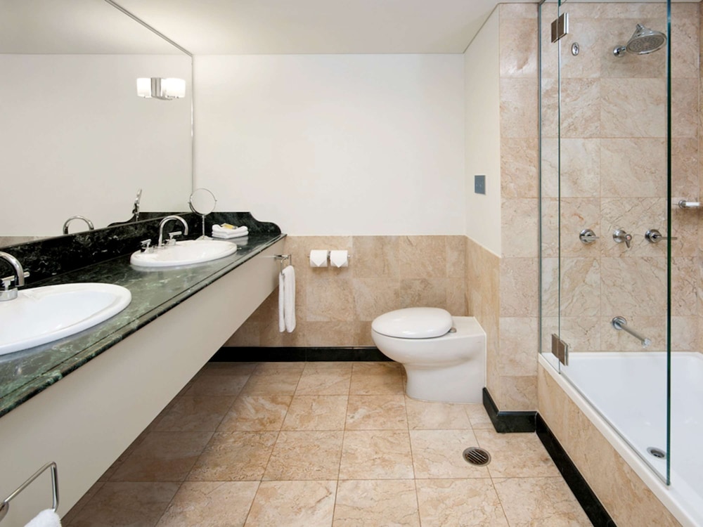 Deluxe Room, 1 King Bed