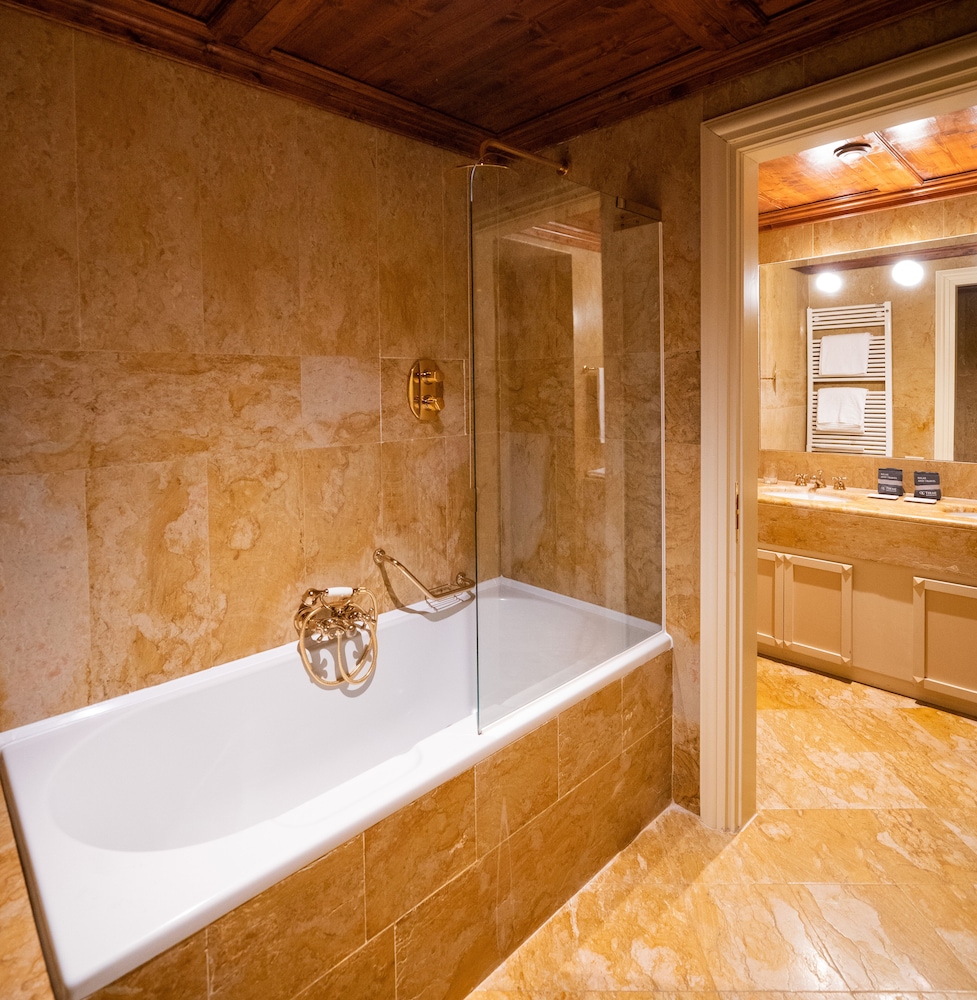 Traditional Suite - Photo 6
