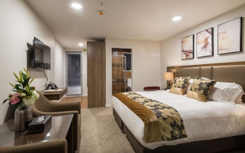 Deluxe King/Twin Studio