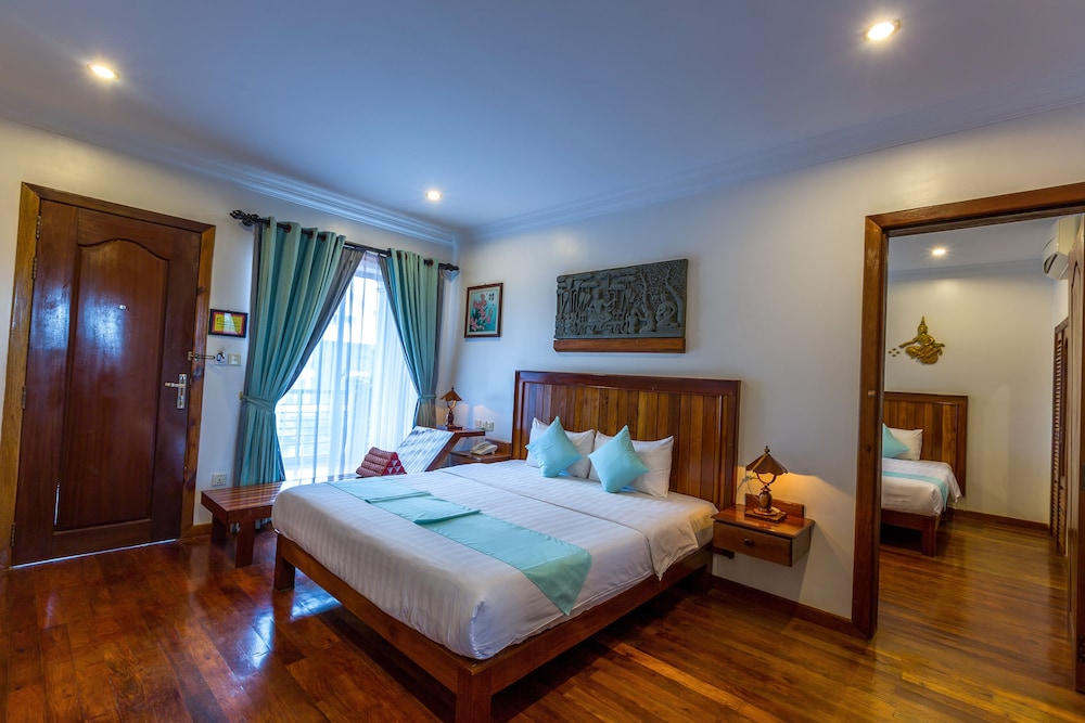 Deluxe Family Pool View Room with Terrace