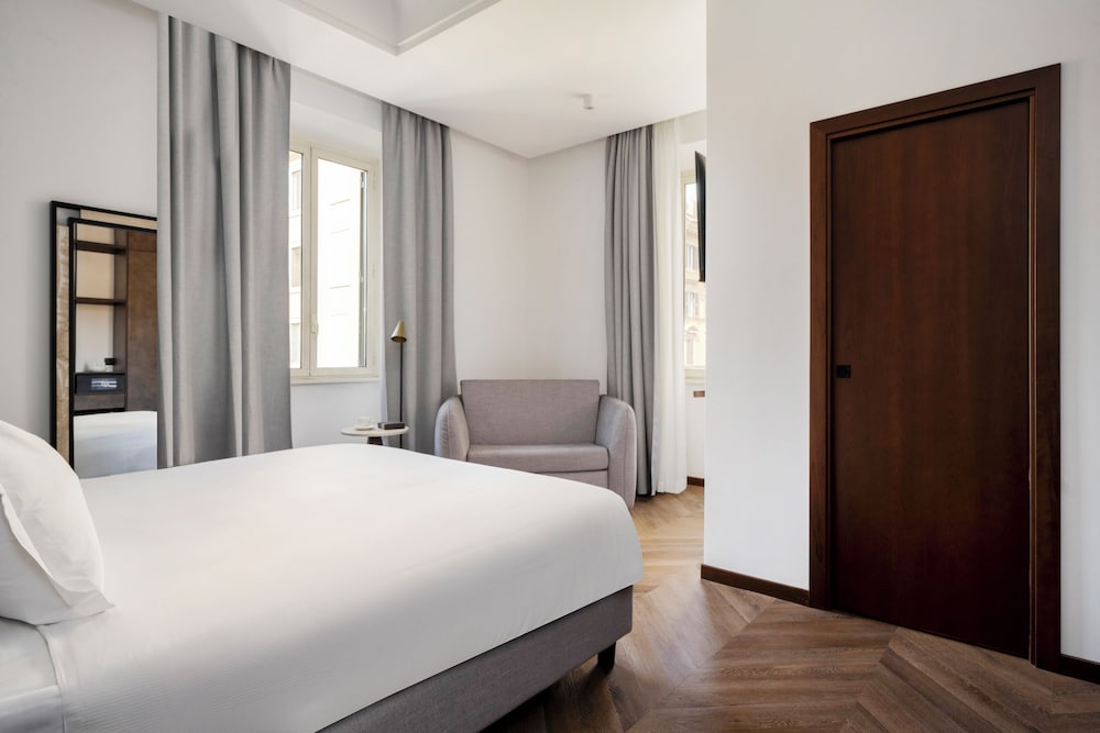 Superior Triple Room, City View photo 1