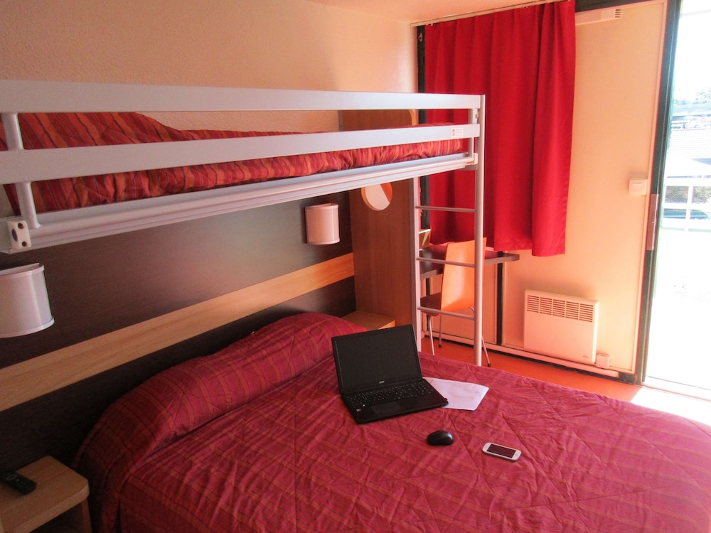 Standard Room, 3 Twin Beds - Photo 3
