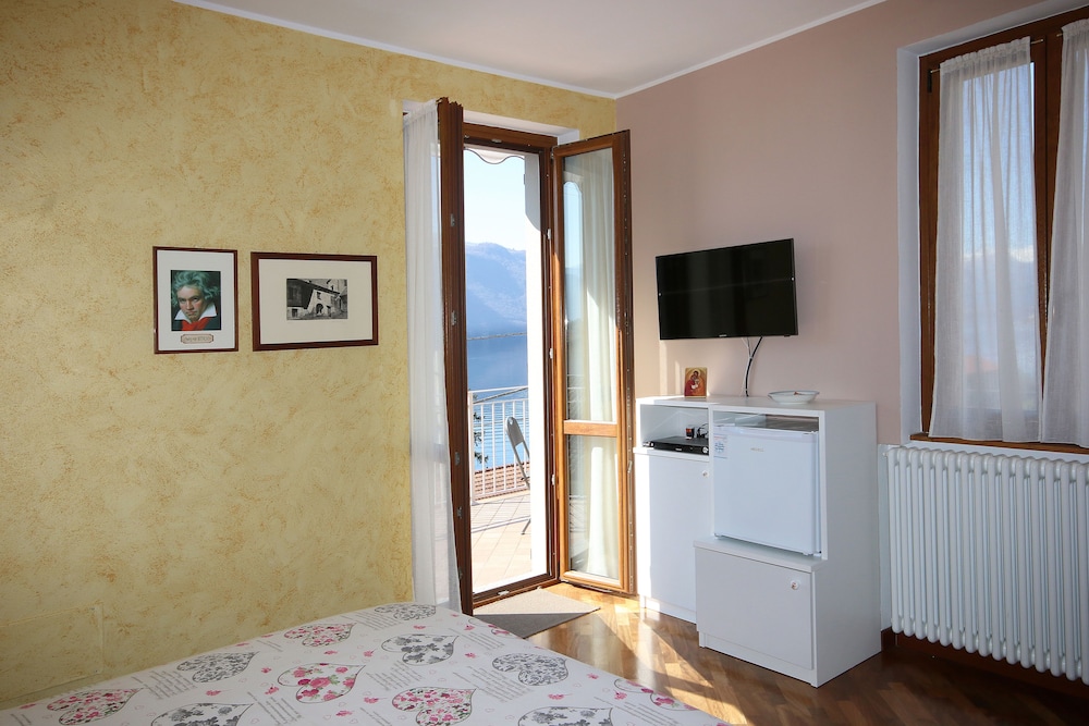 Panoramic Double Room, Terrace, Lakeside photo 2