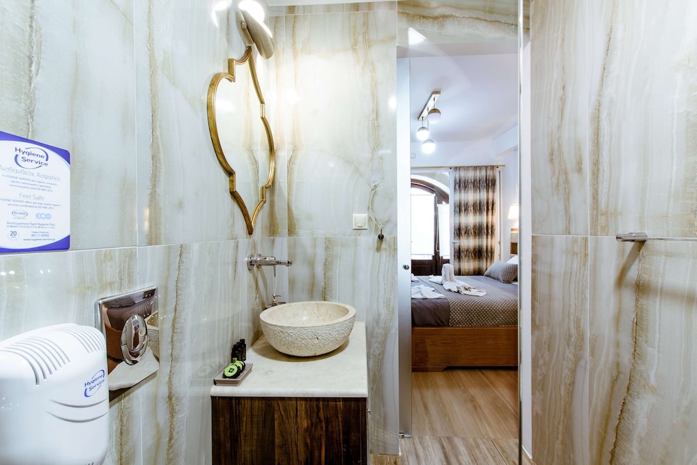 Double Room - Photo 7