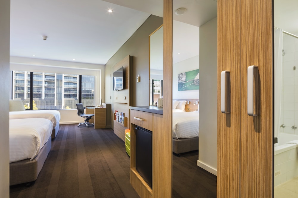 Standard Room, 2 Double Beds, City View - Photo 6