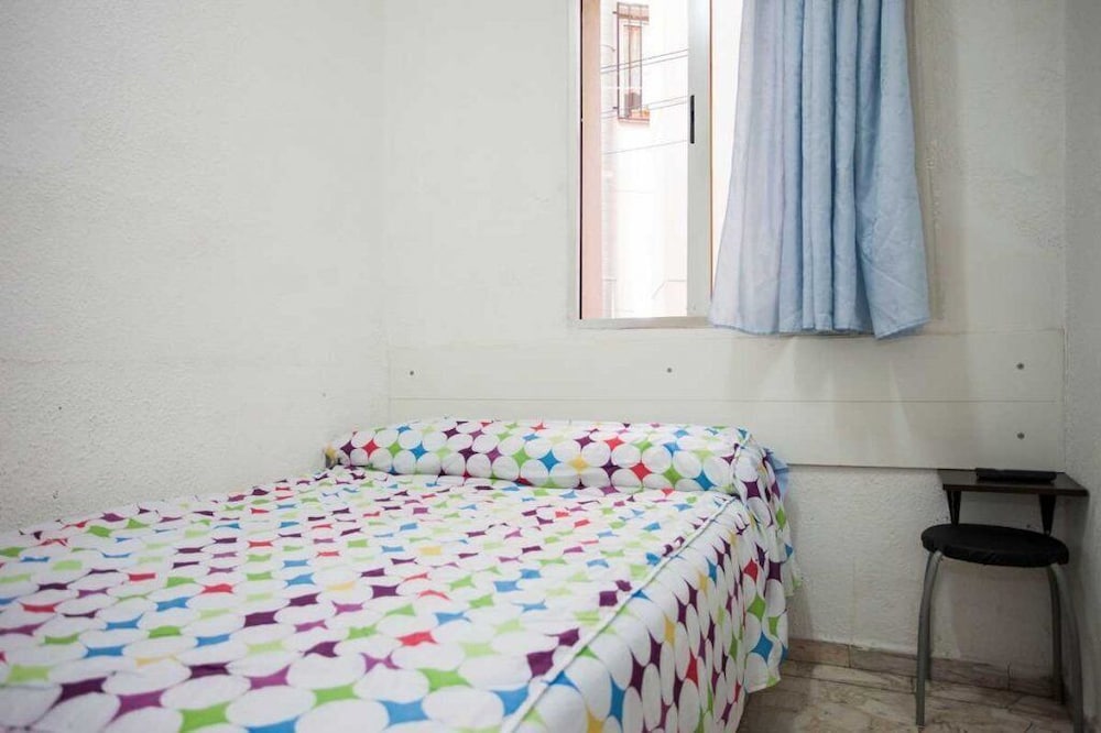 Economy Single Room, Shared Bathroom photo 3