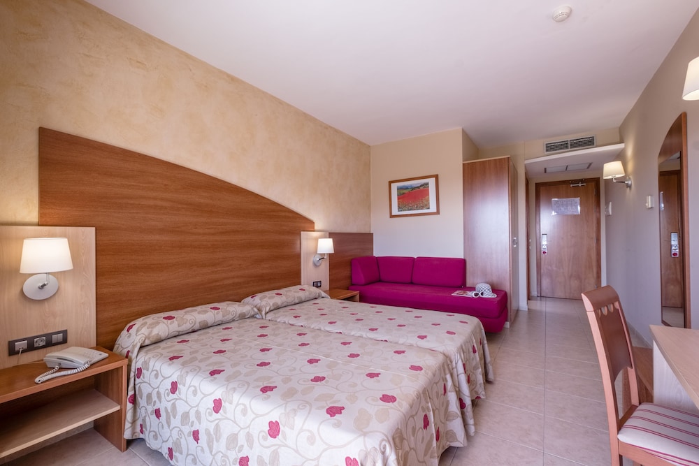Standard Room, Terrace, Pool View photo 2