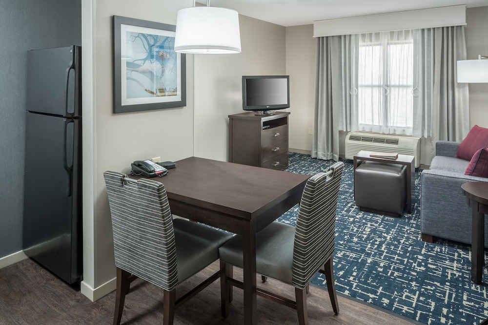 Suite, 1 King Bed, Accessible, Bathtub - Photo 4