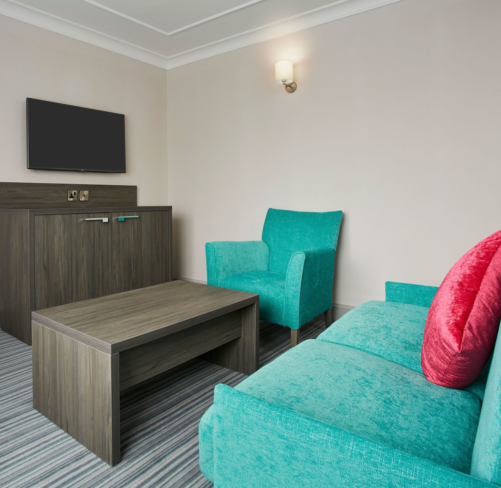 Executive Double Room (with Sofa Bed) thumbnail 5