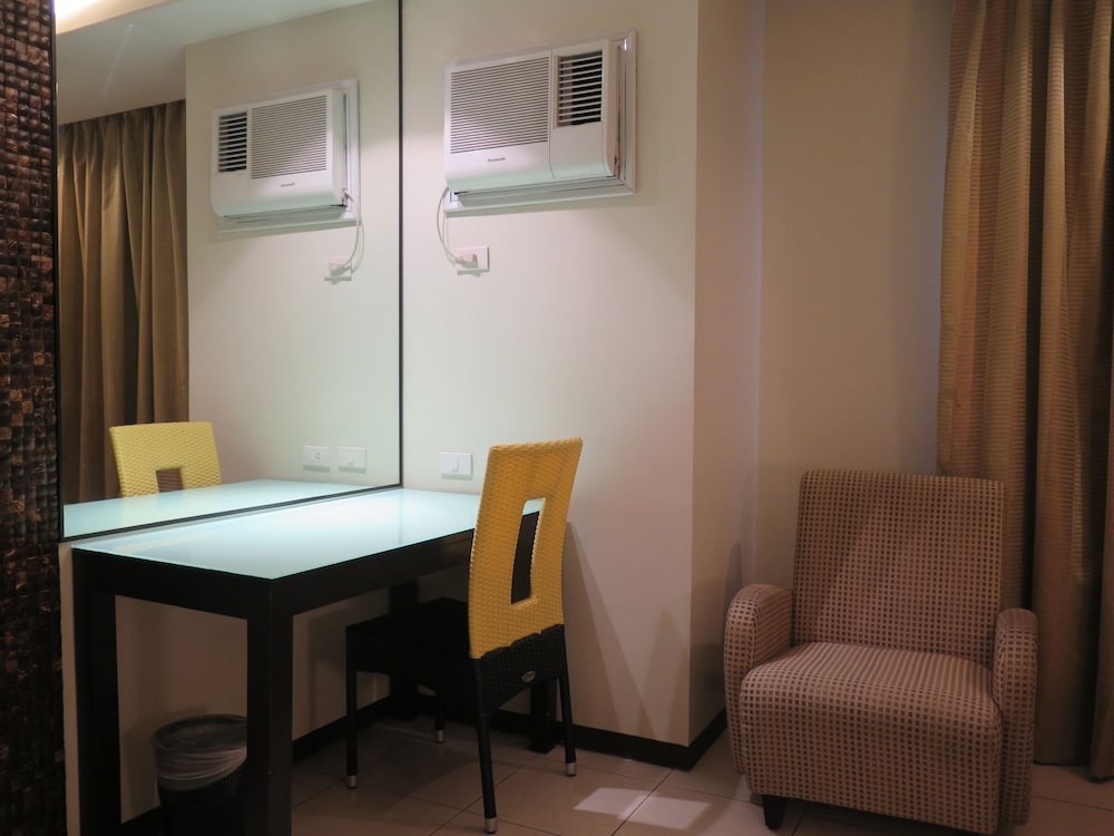 Deluxe Room - Photo 17