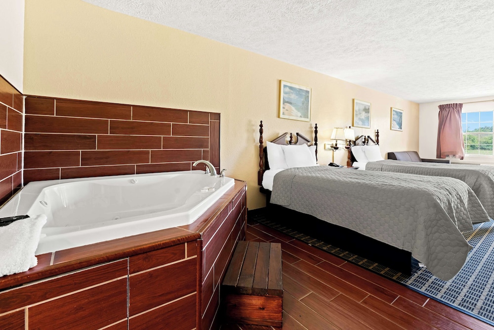 Room, 2 Double Beds photo 3