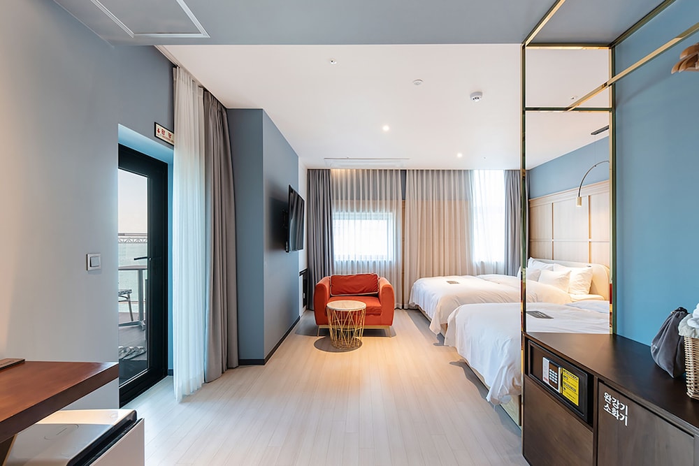 Twin Terrace Room-Breakfast Included,Unlimted Starbucks Coffee Bean,OTT Available,15PM CI / 13PM CO - Photo 4