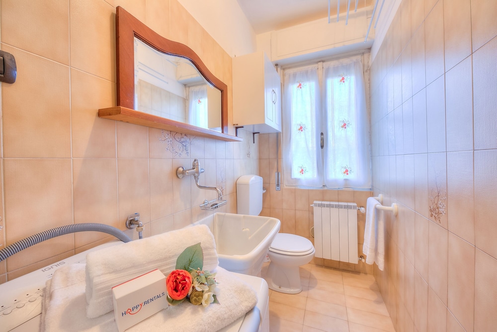Standard House, Multiple Bedrooms, 2 Bathrooms (Cedar House Villa Few Minutes From) photo 2