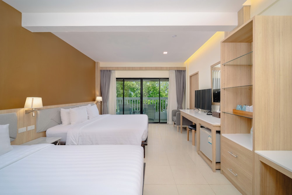Grand Deluxe Triple Room With Balcony