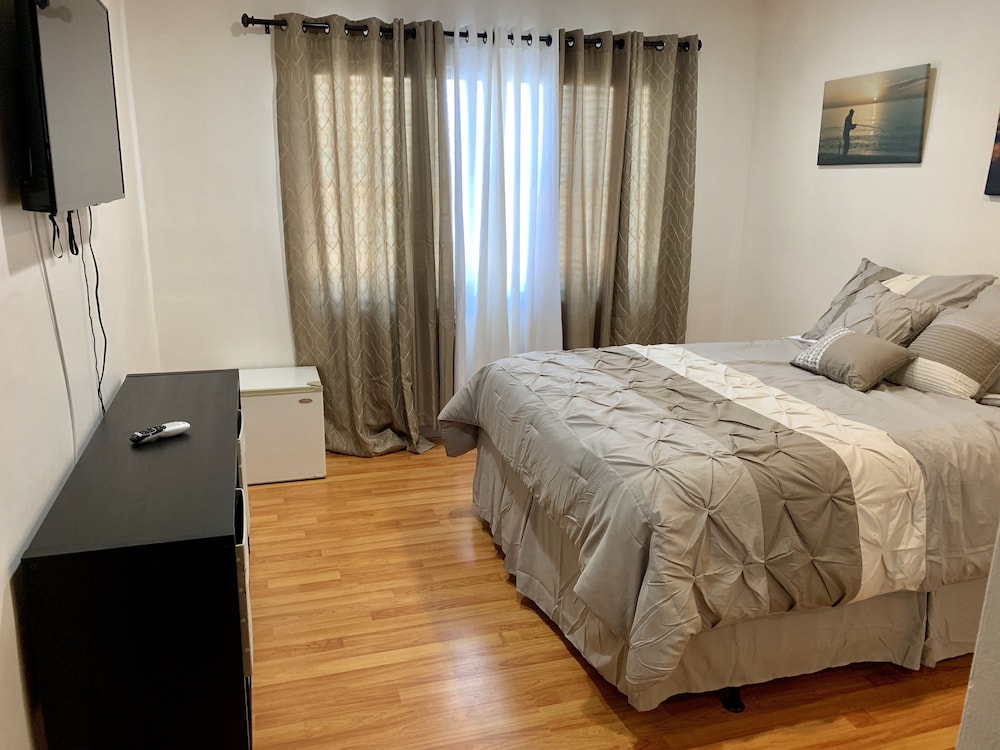 Standard Room, 1 Queen Bed photo 1