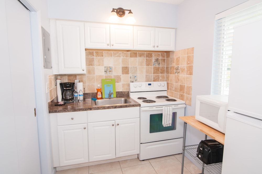 Superior King Studio w/ Kitchen photo 2