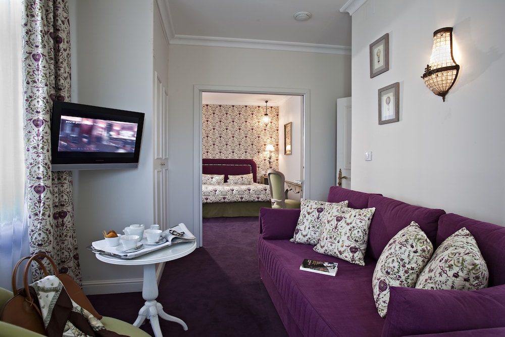 Suite, 1 King Bed, Non Smoking (Living Room;with Sofabed) - Photo 2