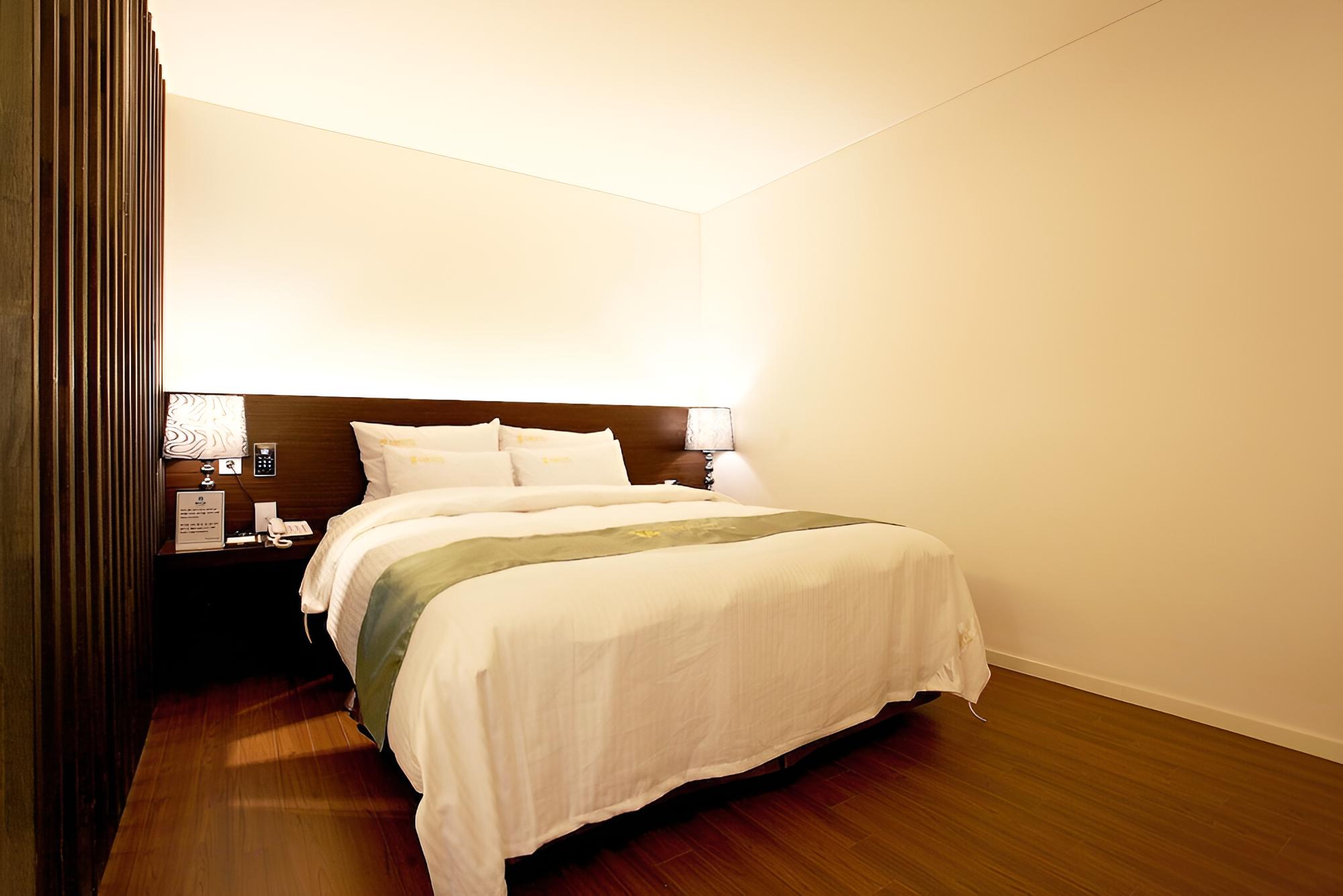 Room (VIP (Cafe Voucher)) photo 1