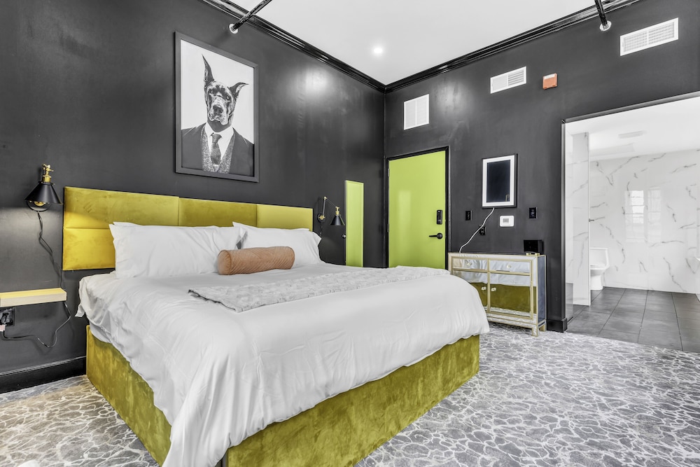 Deluxe Room, 1 King Bed, Accessible, City View photo 2