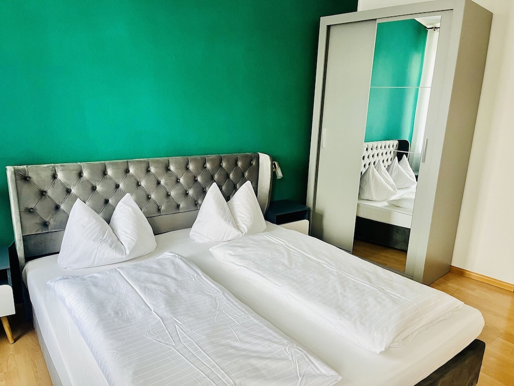 Comfort Quadruple Room, Private Bathroom, City View (4-Bett Komfort Zimmer) photo 1