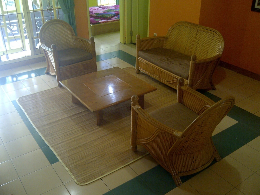 House, 5 Bedrooms photo 3