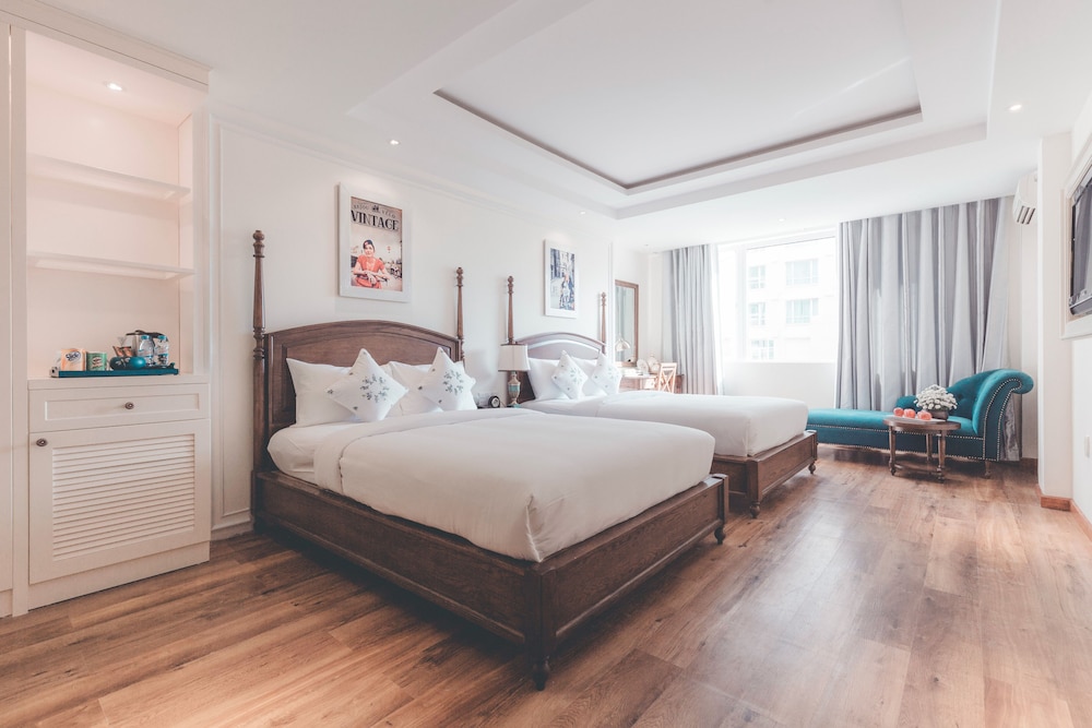 Elegant Suite 2 Double Beds City View photo 2