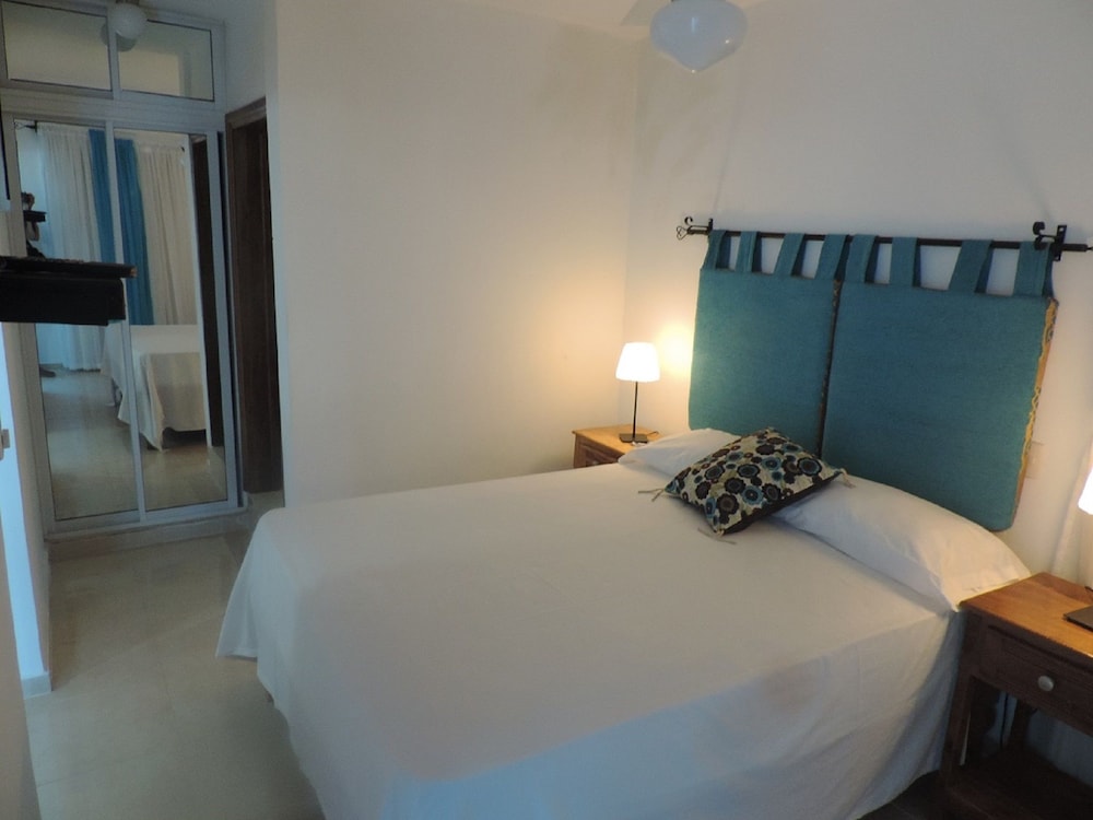Medium Room photo 1