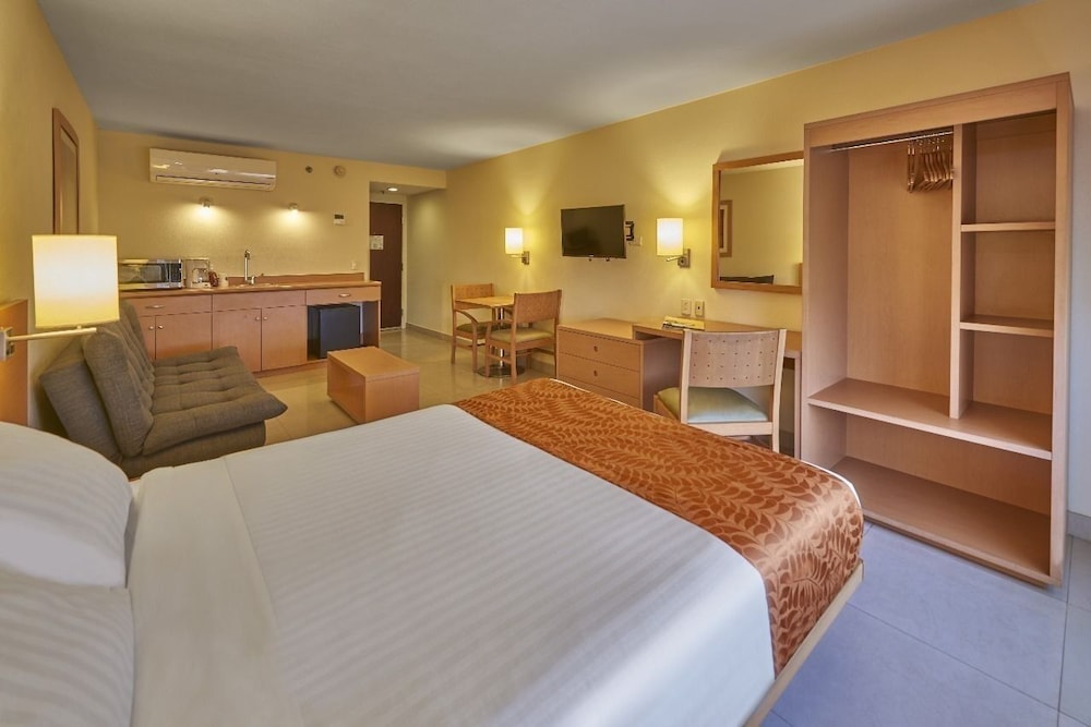 Superior Room, 1 Queen Bed with Sofa bed - Photo 2