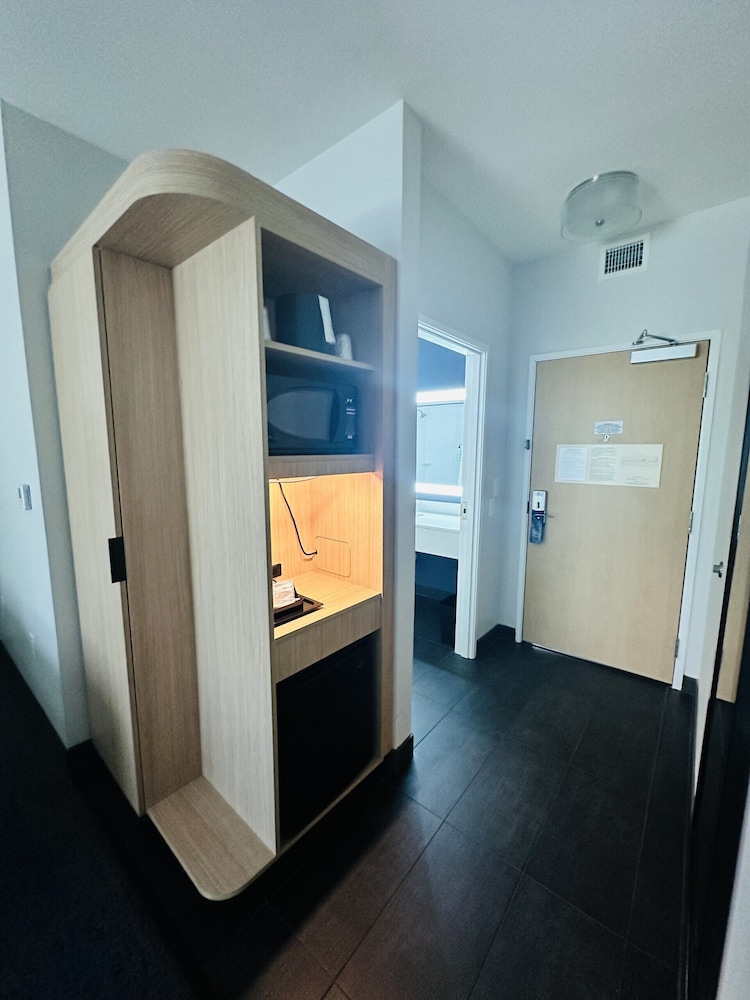 Room, 2 Queen Beds (Mobility/Hearing Accessible, Tub)