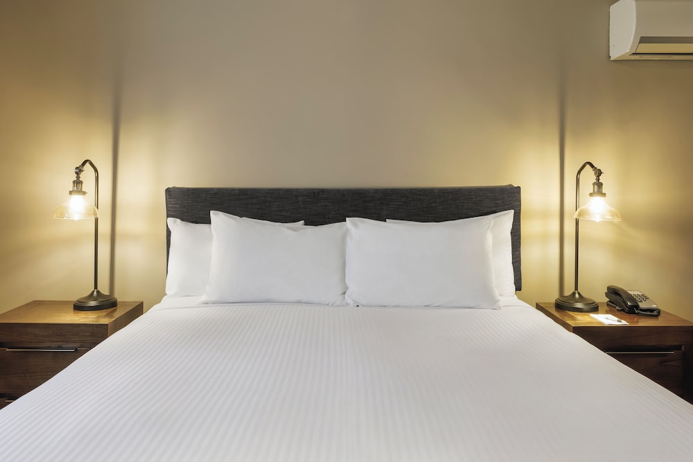 Luxury Room, 1 King Bed (Heritage) photo 1