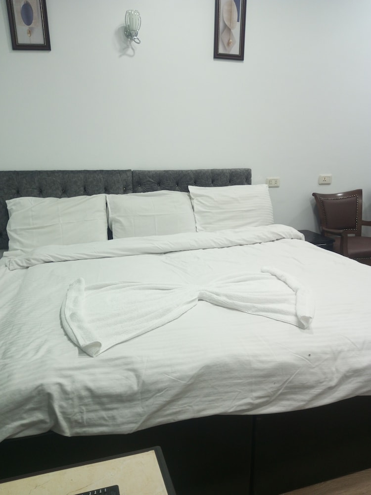 Double Room, 1 Double Bed, Private Bathroom - Photo 3