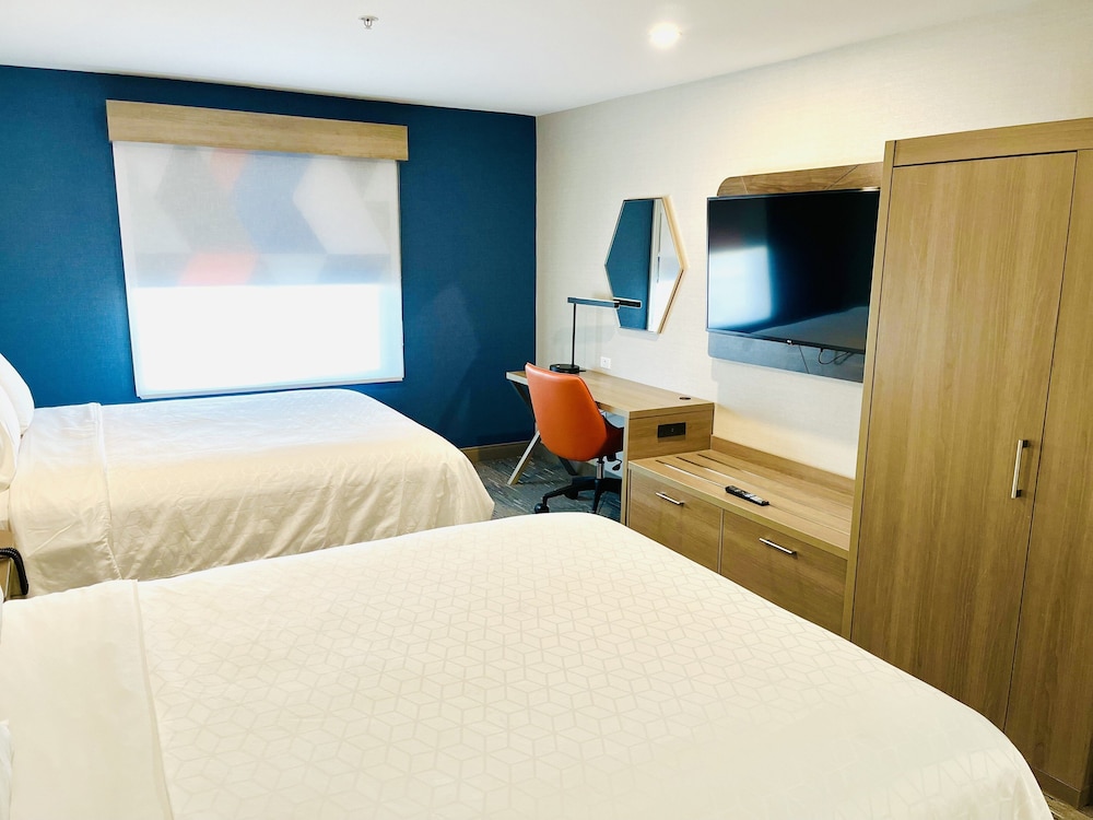 Standard Room, 2 Queen Beds - Photo 1