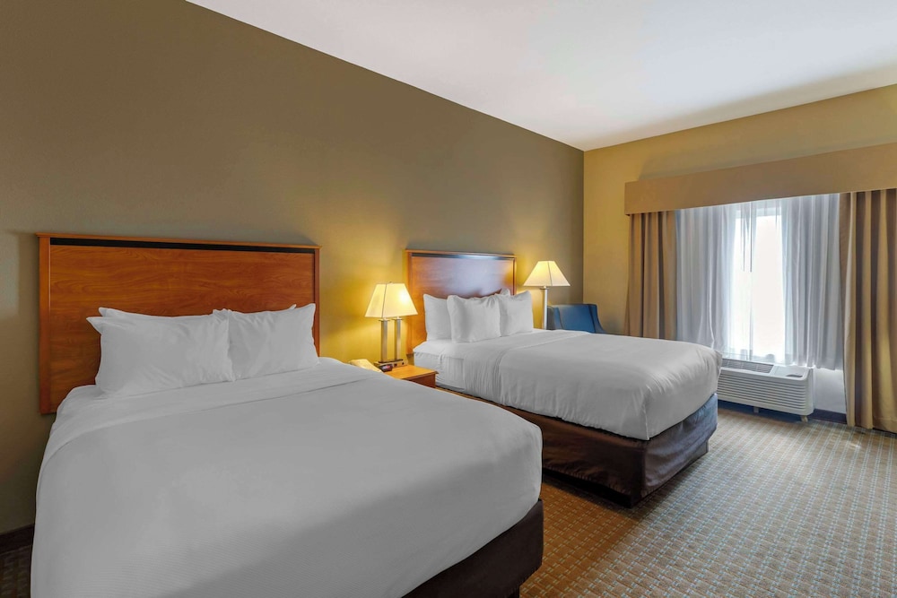 Standard Room, 2 Queen Beds - Photo 1