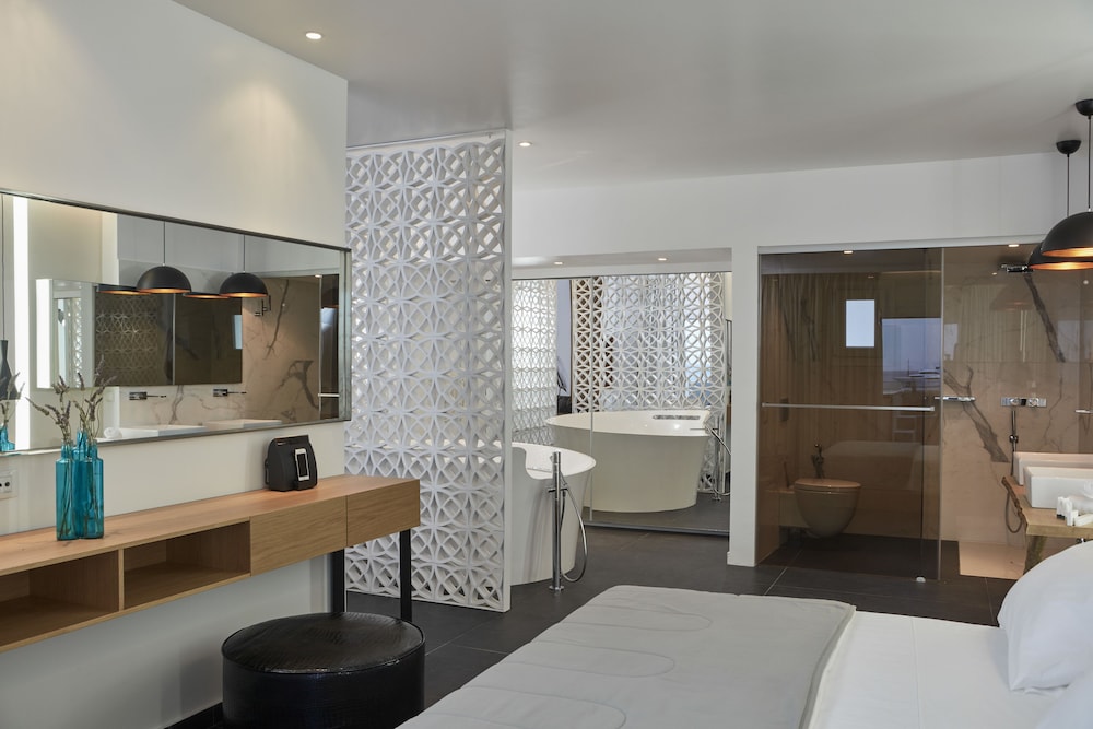 Deluxe Suite, Sea View - Photo 6