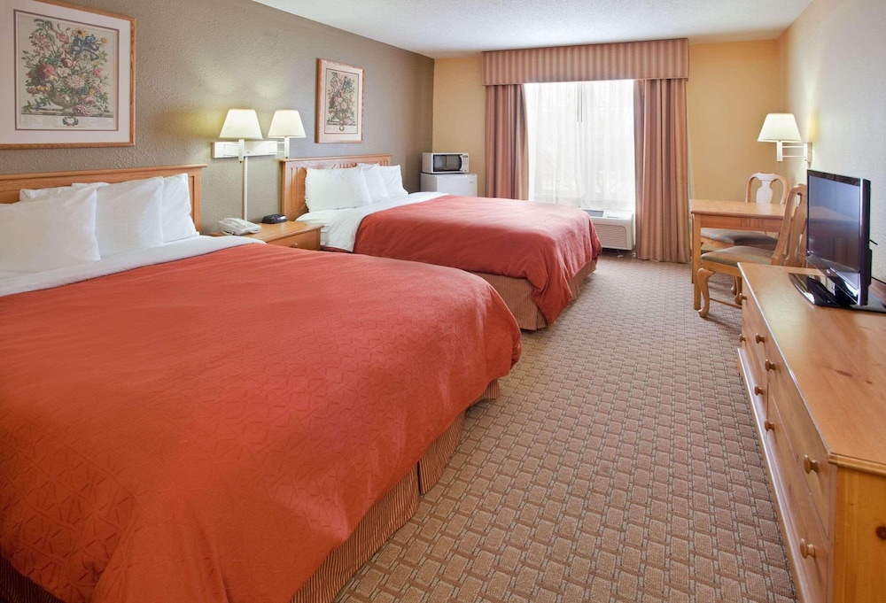 Room, 2 Queen Beds, Accessible, Non Smoking - Photo 1