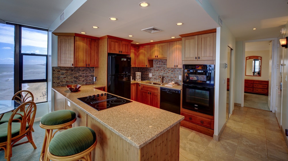 Basic Room, 1 Bedroom, Lanai, Oceanfront (Corner, Specific Unit May Vary) photo 2