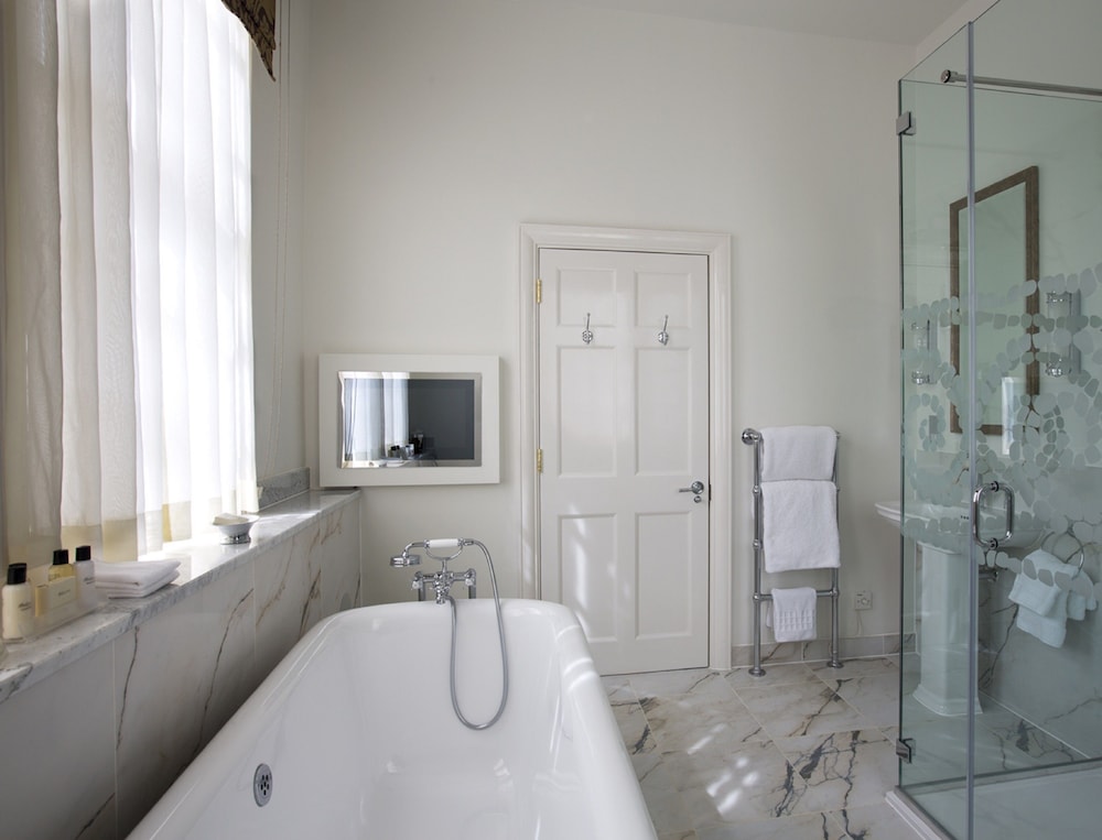 Feature King Bedded Room in Historic Mansion House photo 2