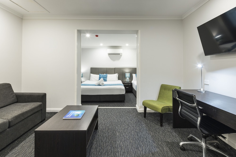 Deluxe Studio Suite, Multiple Beds
