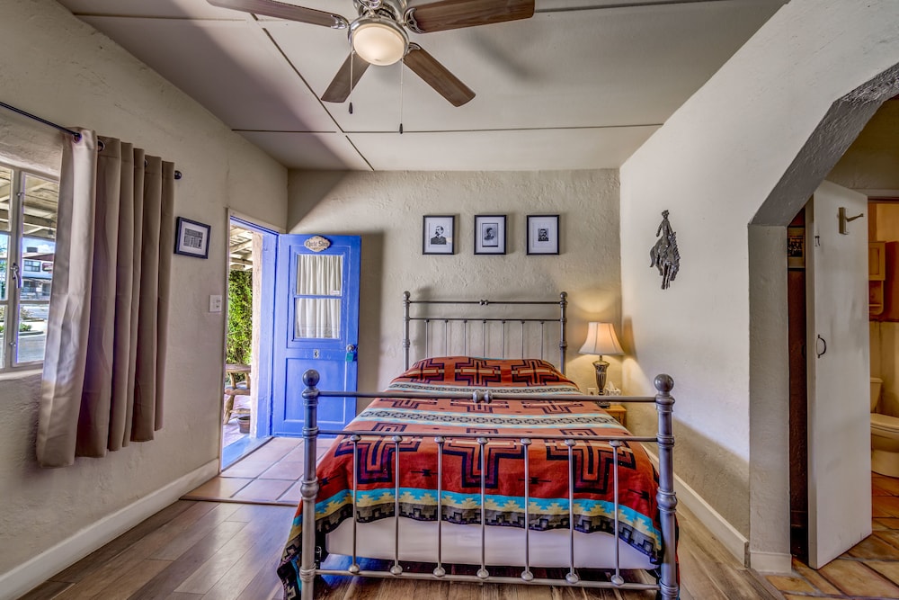 Room, 2 Queen Beds photo 2
