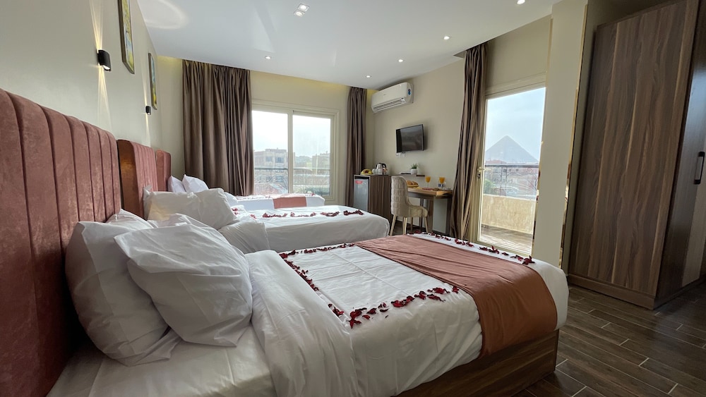 Luxury Triple Room, Balcony, City View photo 1