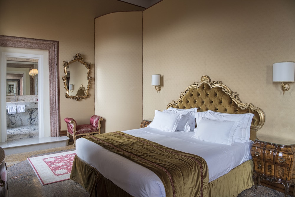 Deluxe Double or Twin Room - Photo 8